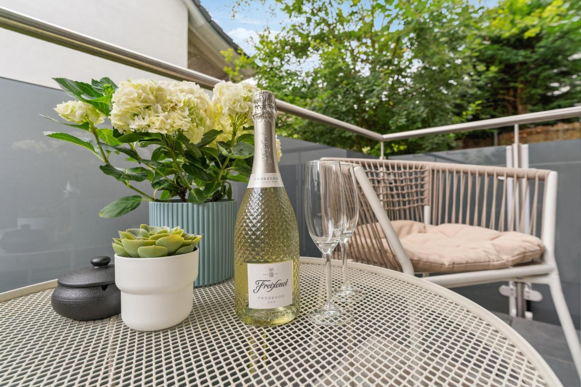 Deluxe Apartment In Bielefeld City Mit Parkplatz Und Balkon Экстерьер фото